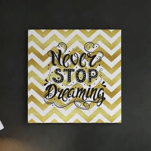 華やかで明るいお部屋を演出する タイポグラフィのファブリックパネル