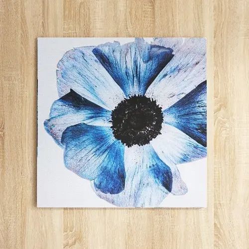 大輪の青い花で心落ち着く空間に 花の壁掛けアート