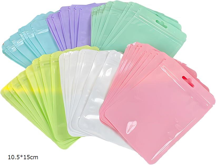 バリエーションコード : 2b9rugtyjr商品コード2b9rupc0dc商品名ジッパーバッグ 120枚セット カラフル ミニ 10.5x15cmブランドENN LLC6色セットのジッパー付き袋で、カラフルなデザインが揃っています。小物やアクセサリーの小分け収納やラッピングに最適です。クリアタイプの表面で中身が一目で確認でき、使い勝手抜群です。「仕様」サイズ：W10.5cmxH15cm ／ 材質：真珠光沢フィルム+CPP ／ 入数：120枚（各色20枚） ＊モニターの環境により、色の見え方に若干差が生じる場合がございます。ENN LLCは、当社オリジナルパッケージにてお送りします。※ 他ネットショップでも併売しているため、ご注文後に在庫切れとなる場合があります。予めご了承ください。※ 品薄または希少等の理由により、参考価格よりも高い価格で販売されている場合があります。ご注文の際には必ず販売価格をご確認ください。※ 沖縄県、離島または一部地域の場合、別途送料の負担をお願いする場合があります。予めご了承ください。※ お使いのモニタにより写真の色が実際の商品の色と異なる場合や、イメージに差異が生じることがあります。予めご了承ください。※ 商品の詳細（カラー・数量・サイズ 等）については、ページ内の商品説明をご確認のうえ、ご注文ください。※ モバイル版・スマホ版ページでは、お使いの端末によっては一部の情報が表示されないことがあります。すべての記載情報をご確認するには、PC版ページをご覧ください。