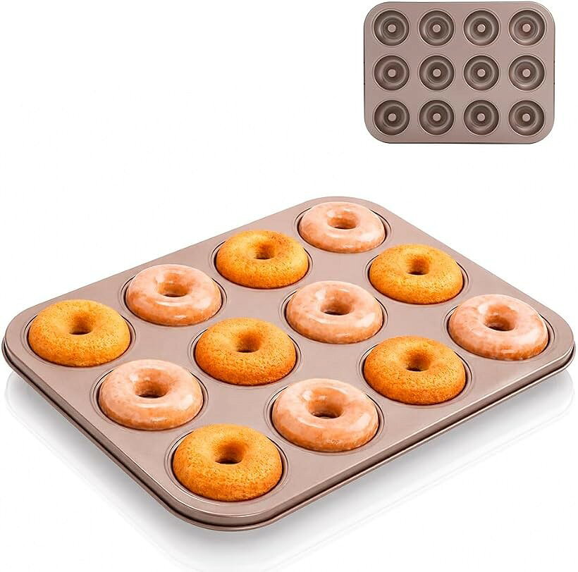 バリエーションコード : 2bkfiv5hd3商品コード2bkfipsoko商品名ドーナツ型 焼きドーナツ ノンスティック くっつかない カーボンスチール シリコン加工 ベイクドドーナツ オーブン用 焼き菓子 製菓道具ブランドQritカラーシャンパンゴールドサイズ等12個「揚げないヘルシー」油で揚げずにオーブンで焼くだけのヘルシー焼きドーナツ型です。揚げ油・カロリーが気になる方や子どもへのおやつに最適。HM（ホットケーキミックス）から本格レシピまで対応できる万能型です。「片付け簡単」シリコン樹脂加工により焼き上がり後はするんと型から外れ、洗い物も水でサッと流すだけ。揚げ物のような油処理が不要なため、思い立った瞬間にお菓子作りを始められます。「深さしっかり」生地が薄くなりがちな焼きドーナツも、しっかりした深さ設計でリング形状が美しく出ます。中までふっくら焼き上がり、市販ドーナツのような満足感を再現できます。「映えるギフト菓子」シャンパンゴールドの美しい型で焼き上げたドーナツは、SNS映えにも贈答用にも最適です。バレンタイン・お中元・誕生日・差し入れの定番焼き菓子として、配るのも人気です。「製品詳細」 素材：カーボンスチール＋シリコン加工 サイズ：画像参照※ 他ネットショップでも併売しているため、ご注文後に在庫切れとなる場合があります。予めご了承ください。※ 品薄または希少等の理由により、参考価格よりも高い価格で販売されている場合があります。ご注文の際には必ず販売価格をご確認ください。※ 沖縄県、離島または一部地域の場合、別途送料の負担をお願いする場合があります。予めご了承ください。※ お使いのモニタにより写真の色が実際の商品の色と異なる場合や、イメージに差異が生じることがあります。予めご了承ください。※ 商品の詳細（カラー・数量・サイズ 等）については、ページ内の商品説明をご確認のうえ、ご注文ください。※ モバイル版・スマホ版ページでは、お使いの端末によっては一部の情報が表示されないことがあります。すべての記載情報をご確認するには、PC版ページをご覧ください。