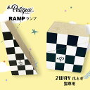  Petique ぺティーク ボックスから三角スタイルが楽しめる RAMP ランプ 猫 つめとぎ おもちゃ 爪とぎ ねこ 内蔵 簡単組み立て式 高圧縮紙で頑丈