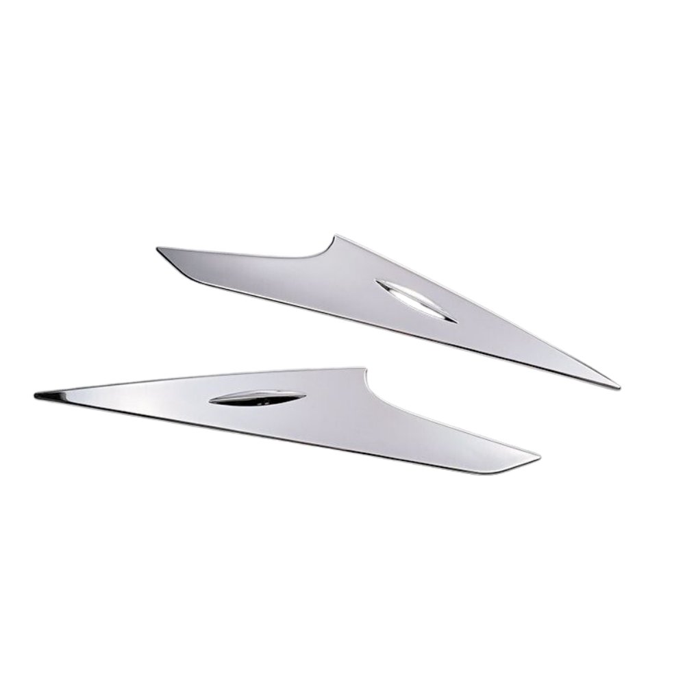 ＊商品名ヘッドライトトリムガーニッシュ＊対応車種ヤリスクロス［MXPJ/MXPB1#］＊素材ABS製ヘッドライト装着することでフロントフェイスに。精悍な印象を与えるエクステリアアイテム。カラーはクロームシルバー・ピアノブラック・カーボン調の3色設定。取付方法は本体裏面の両面テープで固定するだけの簡単装着。※予め仮当て（取付位置確認）した上でお取り付けください在庫状況により、お届けまでに約2ヶ月ほどお時間をいただく場合がございます。お急ぎの方はお気軽にお問合せください。【KEYWORD】ヤリスクロス / MXPJ/MXPB1# / ヘッドライトトリムガーニッシュ / カスタムパーツ