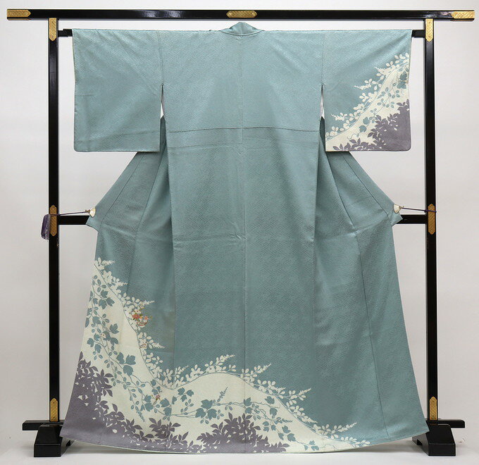 乐天商城 - ◆訪問着　正絹【お仕立て上り・中古品】浅縹（あさはなだ）色・藤色系　季節の花　刺繡入り　地紋入り