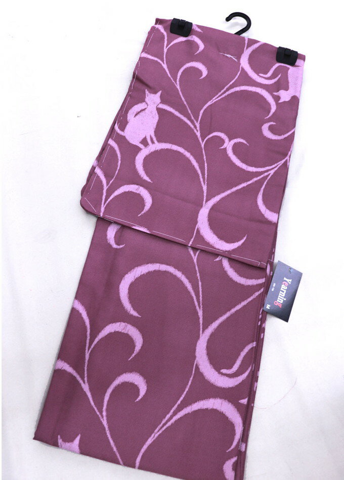 【猫好きさん必見】【扱いやすいポリエステルきもの】小紋　Mサイズ【袷】◇新品【仕立上がり】灰みの赤系・蘇芳香（すおうこう）　ポリエステル◆さりげないネコ柄・猫