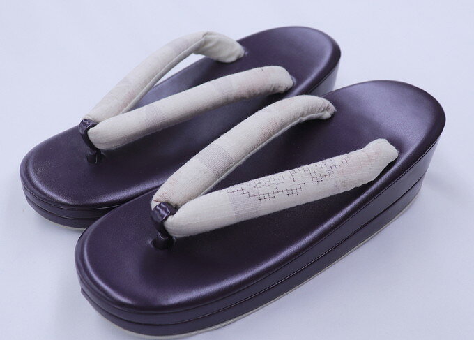 ≪結城紬 生地使用≫正絹鼻緒 草履・小判型【新品】灰色味のある茶系・観世茶（かんぜちゃ）色　フリーサイズ（実寸約23.0cm）◆プレゼントにも♪