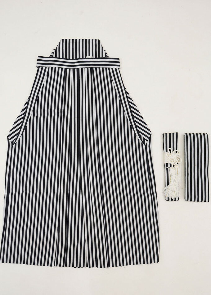 男の子【3～5歳用】◆袴・角帯・懐剣付【リサイクル・中古品】◆グレー地×黒　縞柄　紐下59cm