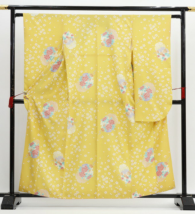 【シーズンオフ特価】ひさかたろまん　女の子用【10～13歳用くらい】◆襦袢なし　四つ身・十三参りなどに【リサイクル・中古品】◆鮮やかな黄色地　雪輪・桜　※訳あり　全体的に小さな赤い染難点在※