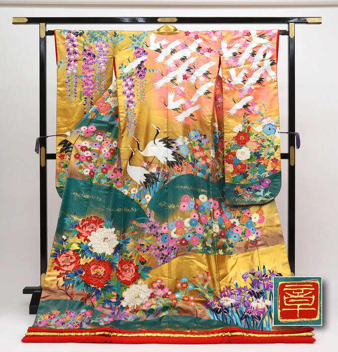 樂天商城 - ★【友禅作家 秋山章ブランド】色打掛【裾比翼付き・十二単風仕立て】マットゴールド地・花爛漫に飛翔鶴【中古】豪華絢爛◇【状態ランクB】三段フキ◆