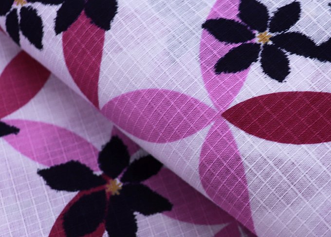 女の子　ジュニア浴衣　サイズ110(6～7歳位)　綿100％◇【新品】七宝・花柄　オフホ...