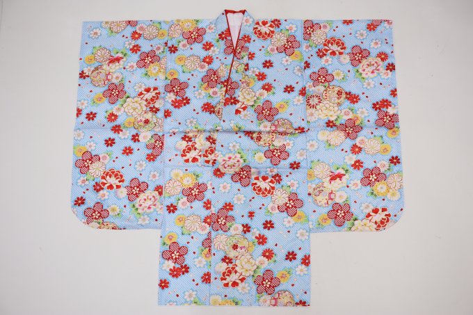 樂天商城 - 【新古品特価】女の子用【7歳用】ポリエステル◆四つ身　襦袢付◆水色系　花爛漫