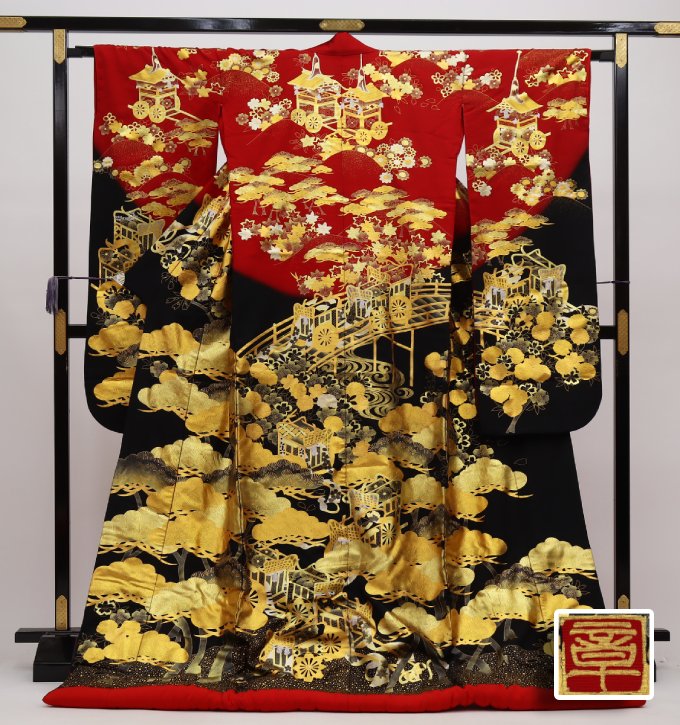 Rakuten - 【友禅作家 秋山章ブランド】色打掛　黒地×赤・金　山車・松【中古】豪華絢爛◇【状態ランクB】◆