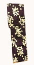 ■綿　100％　送料無料 　　　濃い紫地に小桜いっぱい柄 　　　濃い地に小桜のバランスがステキ 　　　個性あるモノトーンの世界 　　　オリジナルティーあふれる1枚です。 早い者勝ちです。早く手を通すのが待ち遠しいですね 生地もしっかりとした変わり織りのゆかたです。 サイズ 　身丈・・・163cm 　ゆき・・・68cm 　袖丈・・・49cm 　前巾・・・25cm 　後巾・・・31cm　 素材 　綿100％ 特徴 　変わり織り 　 送料 　送料無料 ハッと目を見張るインパクトある浴衣です。 個性ある貴女に着てもらいたい1枚です。