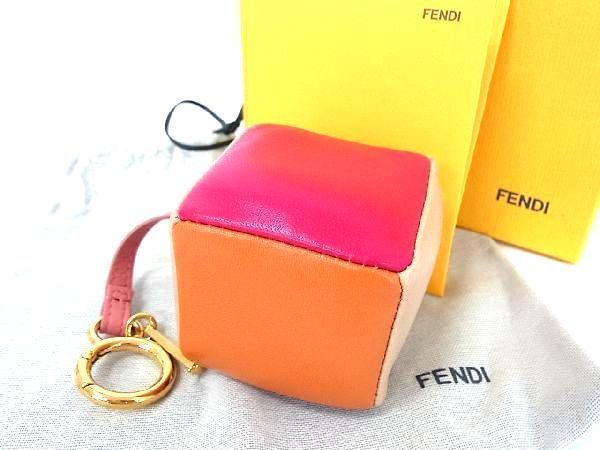 ■新品同様■ FENDI フェンディ スクエア キューブ サイコロ型 バッグチャーム キーホルダー レディース ピンク系×オレンジ系 a7116fk