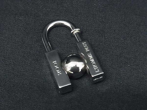 商品情報 ブランド名 HERMES エルメス 状態ランク ABランク(美品) ライン カラーシルバー系 素材 サイズ(cm) W 約2.2cm　H 約4cm サイズ(inch) W 約0.87inch　H 約1.57inch ポケット 付属品画像内にあるものが全てになります シリアル及び刻印 状態使用感小　擦れ小　小傷くすみ小 □□□　状態ランクについて　□□□ 【N】　新品 【S】　未使用品（展示品など） 【A】　傷汚れが少なく状態の良い商品 【B】　程よい使用感や多少の傷、汚れはあるが程度良好の商品 【C】　使用感の他、目立つ傷や汚れが見れる商品 【D】　かなり大きな痛みがある難あり商品 ※記載させていただきました状態説明・ランクは、あくまで弊社基準にて判断したものとなります。 その為、個人差による主観の差が生じる場合も御座いますので、あらかじめご了承頂いた上で、ご検討下さいませ。 pleasure（株式会社peace）が販売しています。 出品中の商品につきましては全て正規品(本物）でございます。 （古物許可証第305521507463東京都公安委員会）