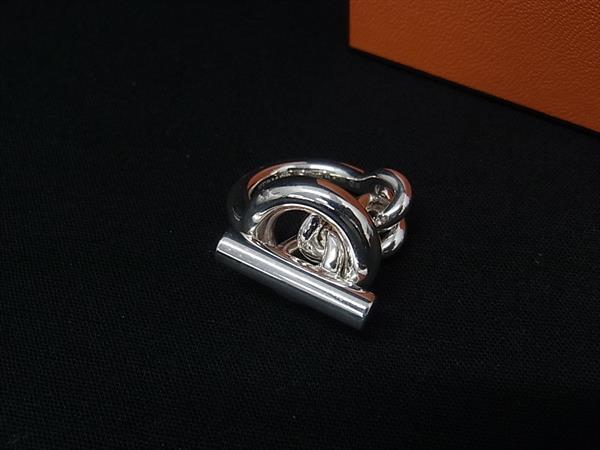 商品情報 ブランド名 HERMES エルメス 状態ランク SAランク(新品同様) ライン カラーシルバー系 素材 SV925 サイズ(cm) 表記サイズ:48実寸:約7号 サイズ(inch) ポケット 付属品画像内にあるものが全てになります シリアル及び刻印 状態擦れ小くすみ小 □□□　状態ランクについて　□□□ 【N】　新品 【S】　未使用品（展示品など） 【A】　傷汚れが少なく状態の良い商品 【B】　程よい使用感や多少の傷、汚れはあるが程度良好の商品 【C】　使用感の他、目立つ傷や汚れが見れる商品 【D】　かなり大きな痛みがある難あり商品 ※記載させていただきました状態説明・ランクは、あくまで弊社基準にて判断したものとなります。 その為、個人差による主観の差が生じる場合も御座いますので、あらかじめご了承頂いた上で、ご検討下さいませ。 pleasure（株式会社peace）が販売しています。 出品中の商品につきましては全て正規品(本物）でございます。 （古物許可証第305521507463東京都公安委員会）