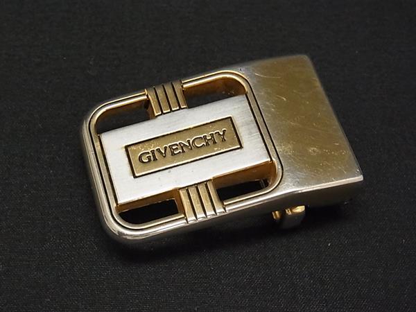 商品情報 ブランド名 GIVENCHY ジバンシィ 状態ランク Bランク ライン カラーゴールド系×シルバー系 素材 サイズ(cm) W 約4.8cm　H 約3.1cm サイズ(inch) W 約1.89inch　H 約1.22inch ポケット 付属品画像内にあるものが全てになります シリアル及び刻印 状態使用感　擦れ　小傷　くすみメッキ剥げ　 □□□　状態ランクについて　□□□ 【N】　新品 【S】　未使用品（展示品など） 【A】　傷汚れが少なく状態の良い商品 【B】　程よい使用感や多少の傷、汚れはあるが程度良好の商品 【C】　使用感の他、目立つ傷や汚れが見れる商品 【D】　かなり大きな痛みがある難あり商品 ※記載させていただきました状態説明・ランクは、あくまで弊社基準にて判断したものとなります。 その為、個人差による主観の差が生じる場合も御座いますので、あらかじめご了承頂いた上で、ご検討下さいませ。 pleasure（株式会社peace）が販売しています。 出品中の商品につきましては全て正規品(本物）でございます。 （古物許可証第305521507463東京都公安委員会）