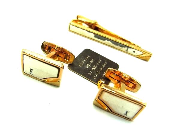 YVESSAINTLAURENT イヴサンローラン ロゴ