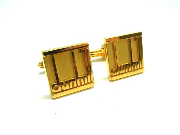 商品情報 ブランド名 dunhill ダンヒル 状態ランク ABランク(美品) ライン カラーゴールド系 素材 サイズ(cm) W 約1.8cm　H 約2.2cm サイズ(inch) W 約0.71inch　H 約0.87inch ポケット 付属品画像内にあるものが全てになります シリアル及び刻印 状態使用感小　汚れ小　小傷　くすみ □□□　状態ランクについて　□□□ 【N】　新品 【S】　未使用品（展示品など） 【A】　傷汚れが少なく状態の良い商品 【B】　程よい使用感や多少の傷、汚れはあるが程度良好の商品 【C】　使用感の他、目立つ傷や汚れが見れる商品 【D】　かなり大きな痛みがある難あり商品 ※記載させていただきました状態説明・ランクは、あくまで弊社基準にて判断したものとなります。 その為、個人差による主観の差が生じる場合も御座いますので、あらかじめご了承頂いた上で、ご検討下さいませ。 pleasure（株式会社peace）が販売しています。 出品中の商品につきましては全て正規品(本物）でございます。 （古物許可証第305521507463東京都公安委員会）