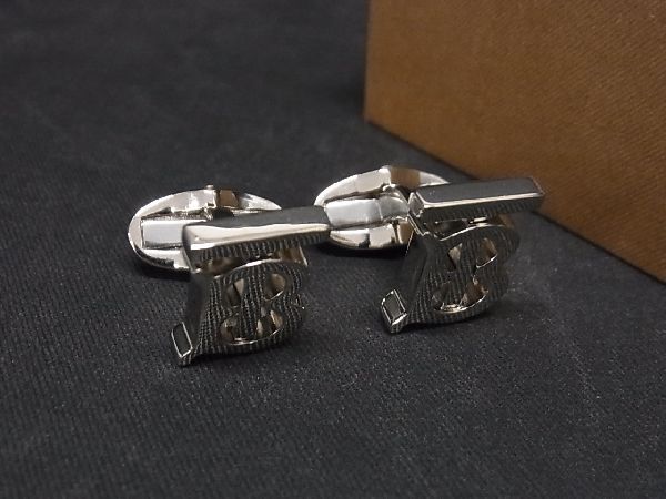 バーバリー(カフス) ■新品■未使用■ BURBERRY バーバリー カフス カフリンクス アクセサリー ビジネス 紳士 メンズ シルバー系 AQ7493