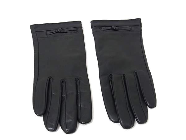 商品情報 ブランド名 MICHEL KLEIN ミッシェルクラン 状態ランク Aランク(美品) ライン カラーブラック系 素材 レザー サイズ(cm) 表記サイズ:21cm実寸: W (手首)約10cm　H (最大部)約22cm サイズ(inch) ポケット 付属品画像内にあるものが全てになります シリアル及び刻印 状態使用感小　擦れ小 □□□　状態ランクについて　□□□ 【N】　新品 【S】　未使用品（展示品など） 【A】　傷汚れが少なく状態の良い商品 【B】　程よい使用感や多少の傷、汚れはあるが程度良好の商品 【C】　使用感の他、目立つ傷や汚れが見れる商品 【D】　かなり大きな痛みがある難あり商品 ※記載させていただきました状態説明・ランクは、あくまで弊社基準にて判断したものとなります。 その為、個人差による主観の差が生じる場合も御座いますので、あらかじめご了承頂いた上で、ご検討下さいませ。 pleasure（株式会社peace）が販売しています。 出品中の商品につきましては全て正規品(本物）でございます。 （古物許可証第305521507463東京都公安委員会）