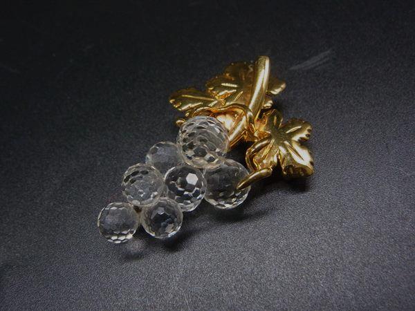 ■美品■ SWAROVSKI スワロフスキー クリスタル 葡萄 ブローチ ピンバッジ ピンブローチ アクセサリー ゴールド系×クリア DQ1653