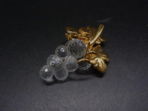 ■美品■ SWAROVSKI スワロフスキー クリスタル 葡萄 ブローチ ピンバッジ ピンブローチ アクセサリー ゴールド系×クリア DQ1678