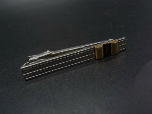 YVESSAINTLAURENT イヴサンローラン ロゴプレート ネクタイピン タイクリップ アクセサリー メンズ シルバー系×ゴールド系 DY0296 YVESSAINTLAURENT イヴサンローラン ロゴプレート ネクタイピン タイクリップ アクセサリー メンズ シルバー系×ゴールド系 DY0296