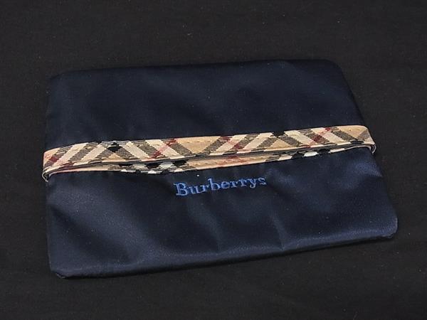 商品情報 ブランド名 Burberrys バーバリーズ 状態ランク Aランク(美品) ライン カラーネイビー系 素材 ナイロン サイズ(cm) W 約12.5cm　H 約9cm　D 約0.5cm サイズ(inch) ポケット 付属品画像内にあるものが全てになります シリアル及び刻印 状態使用感小　擦れ小 □□□　状態ランクについて　□□□ 【N】　新品 【S】　未使用品（展示品など） 【A】　傷汚れが少なく状態の良い商品 【B】　程よい使用感や多少の傷、汚れはあるが程度良好の商品 【C】　使用感の他、目立つ傷や汚れが見れる商品 【D】　かなり大きな痛みがある難あり商品 ※記載させていただきました状態説明・ランクは、あくまで弊社基準にて判断したものとなります。 その為、個人差による主観の差が生じる場合も御座いますので、あらかじめご了承頂いた上で、ご検討下さいませ。 pleasure（株式会社peace）が販売しています。 出品中の商品につきましては全て正規品(本物）でございます。 （古物許可証第305521507463東京都公安委員会）
