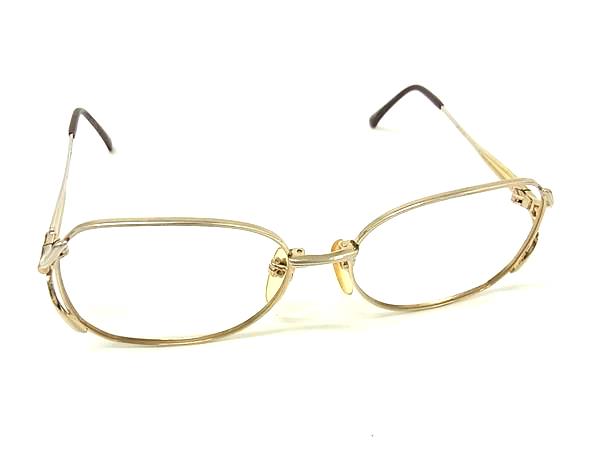 商品情報 ブランド名 YVESSAINTLAURENT イヴサンローラン 状態ランク Bランク ライン カラーゴールド系 素材 サイズ(cm) フレーム 約13cm　テンプル 約13cm　レンズ枠 縦 約4.5cm　横 約5.5cm サイズ(inch) ポケット 付属品画像内にあるものが全てになります シリアル及び刻印 状態使用感　擦れ小　汚れ □□□　状態ランクについて　□□□ 【N】　新品 【S】　未使用品（展示品など） 【A】　傷汚れが少なく状態の良い商品 【B】　程よい使用感や多少の傷、汚れはあるが程度良好の商品 【C】　使用感の他、目立つ傷や汚れが見れる商品 【D】　かなり大きな痛みがある難あり商品 ※記載させていただきました状態説明・ランクは、あくまで弊社基準にて判断したものとなります。 その為、個人差による主観の差が生じる場合も御座いますので、あらかじめご了承頂いた上で、ご検討下さいませ。 pleasure（株式会社peace）が販売しています。 出品中の商品につきましては全て正規品(本物）でございます。 （古物許可証第305521507463東京都公安委員会）