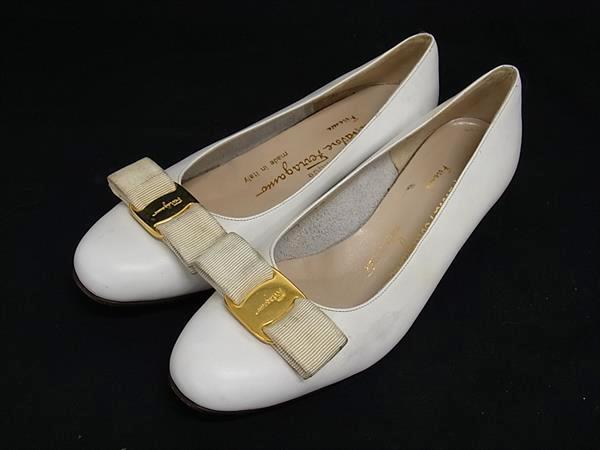 乐天商城 - Salvatore Ferragamo フェラガモ ヴァラリボン レザー パンプス ヒール 表記サイズ 5 (約22.5cm) 靴 シューズ ホワイト系 DG4847