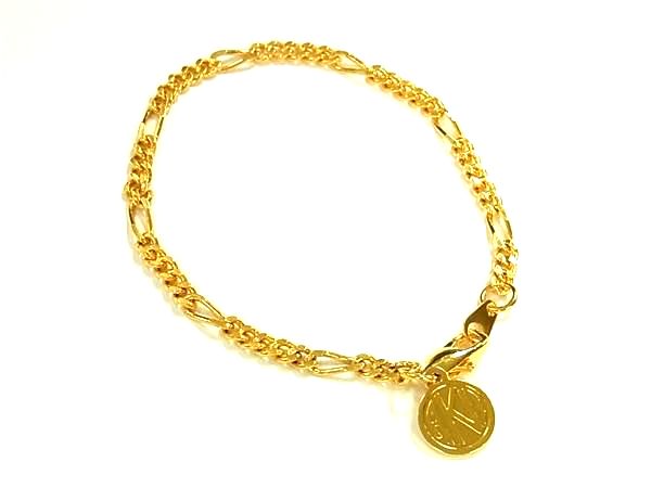 商品情報 ブランド名 ANNE KLEIN アンクライン 状態ランク SAランク(新品同様) ライン カラーゴールド系 素材 サイズ(cm) 全長:約19.5cm幅:約0.3cmトップ:W1cm　H約1.3cm サイズ(inch) 全長:約7.68inch ポケット 付属品画像内にあるものが全てになります シリアル及び刻印 状態擦れ小 □□□　状態ランクについて　□□□ 【N】　新品 【S】　未使用品（展示品など） 【A】　傷汚れが少なく状態の良い商品 【B】　程よい使用感や多少の傷、汚れはあるが程度良好の商品 【C】　使用感の他、目立つ傷や汚れが見れる商品 【D】　かなり大きな痛みがある難あり商品 ※記載させていただきました状態説明・ランクは、あくまで弊社基準にて判断したものとなります。 その為、個人差による主観の差が生じる場合も御座いますので、あらかじめご了承頂いた上で、ご検討下さいませ。 pleasure（株式会社peace）が販売しています。 出品中の商品につきましては全て正規品(本物）でございます。 （古物許可証第305521507463東京都公安委員会）