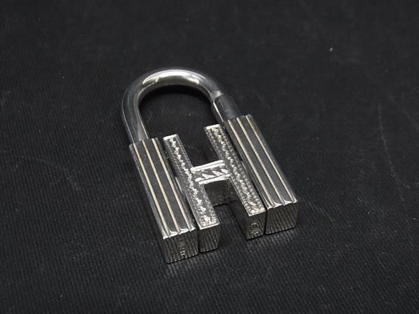 ■極美品■ HERMES エルメス トゥアレグ カデナ チャーム キーホルダー レディース メンズ シルバー系 AV1830