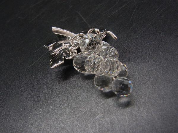 SWAROVSKI スワロフスキー グレープモチーフ 葡萄 ピンブローチ ピンバッジ アクセサリー シルバー系×クリア DM5035