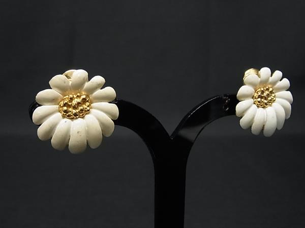 MONET モネ フラワー 花 クリップ式 イヤリング アクセサリー レディース アイボリー系×ゴールド系 DM6117