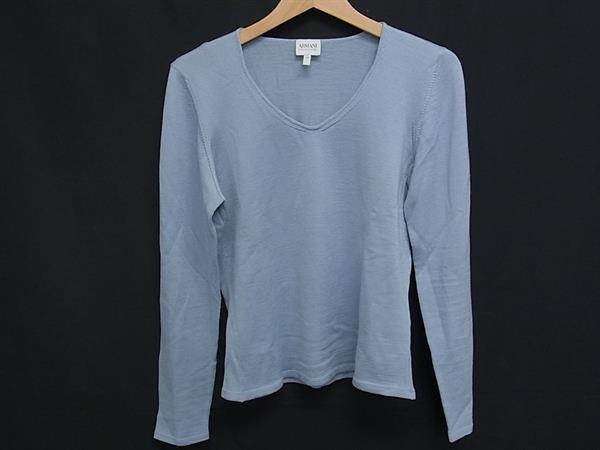商品情報 ブランド名 ARMANI COLLEZIONI アルマーニ コレッツィオーニ 状態ランク Aランク(美品) ライン カラーライトブルー系 素材 ウール100％ サイズ(cm) 表記サイズ:44 (L~LL)着丈:約60cm　肩幅:約37.4cm　身幅:約48.6cm　袖丈:約65cm サイズ(inch) ポケット 付属品画像内にあるものが全てになります シリアル及び刻印 状態使用感小　擦れ小毛羽立ち小 □□□　状態ランクについて　□□□ 【N】　新品 【S】　未使用品（展示品など） 【A】　傷汚れが少なく状態の良い商品 【B】　程よい使用感や多少の傷、汚れはあるが程度良好の商品 【C】　使用感の他、目立つ傷や汚れが見れる商品 【D】　かなり大きな痛みがある難あり商品 ※記載させていただきました状態説明・ランクは、あくまで弊社基準にて判断したものとなります。 その為、個人差による主観の差が生じる場合も御座いますので、あらかじめご了承頂いた上で、ご検討下さいませ。 pleasure（株式会社peace）が販売しています。 出品中の商品につきましては全て正規品(本物）でございます。 （古物許可証第305521507463東京都公安委員会）