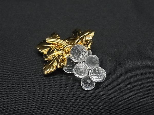 ■美品■ SWAROVSKI スワロフスキー ブドウ ブローチ ピンバッジ アクセサリー レディース ゴールド系 DP9898
