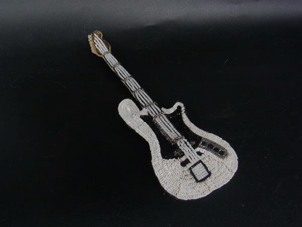 DOLCE＆GABBANA ドルチェ&amp;ガッバーナ ビーズ ギター ブローチ バッジ バッヂ アクセサリー ホワイト系×ブラック系 DJ6819