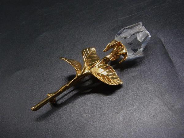 Other - SWAROVSKI スワロフスキー フラワーモチーフ ピンブローチ ピンバッジ アクセサリー レディース ゴールド系×クリア DM6683