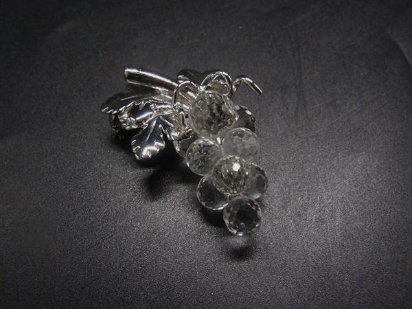 SWAROVSKI スワロフスキー グレープモチーフ 葡萄 ピンブローチ ピンバッジ アクセサリー レディース シルバー系×クリア DM6684