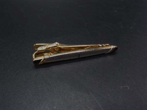 YVESSAINTLAURENT イヴサンローラン ロゴ