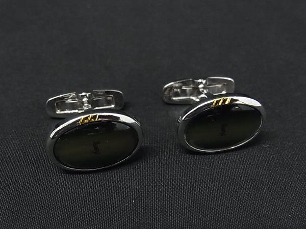 商品情報 ブランド名 YVESSAINTLAURENT イヴサンローラン 状態ランク ABランク(美品) ライン カラーシルバー系×グリーン系 素材 サイズ(cm) 全長:約1.9cmW 約1.8cm　H 約1.5cm サイズ(inch) 全長:約0.75inchW 約0.71inch　H 約0.59inch ポケット 付属品画像内にあるものが全てになります シリアル及び刻印 状態使用感小　擦れ小　小傷 □□□　状態ランクについて　□□□ 【N】　新品 【S】　未使用品（展示品など） 【A】　傷汚れが少なく状態の良い商品 【B】　程よい使用感や多少の傷、汚れはあるが程度良好の商品 【C】　使用感の他、目立つ傷や汚れが見れる商品 【D】　かなり大きな痛みがある難あり商品 ※記載させていただきました状態説明・ランクは、あくまで弊社基準にて判断したものとなります。 その為、個人差による主観の差が生じる場合も御座いますので、あらかじめご了承頂いた上で、ご検討下さいませ。 pleasure（株式会社peace）が販売しています。 出品中の商品につきましては全て正規品(本物）でございます。 （古物許可証第305521507463東京都公安委員会）