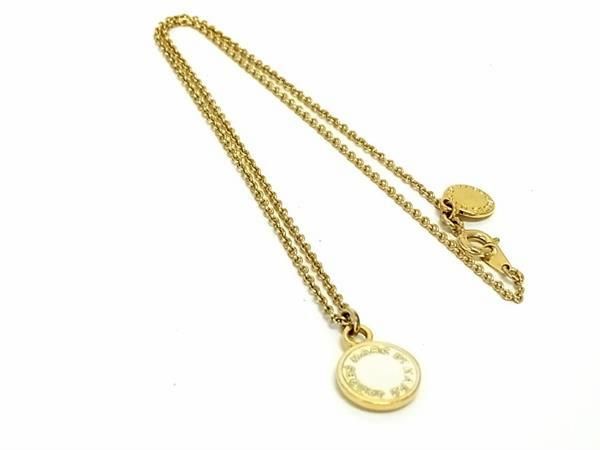 商品情報 ブランド名 MARC BY MARC JACOBS マークバイマークジェイコブス 状態ランク ABランク(美品) ライン カラーゴールド系×アイボリー系 素材 サイズ 全長:約41.5cmトップ:W 約1.3cm H 約2cm ポ...