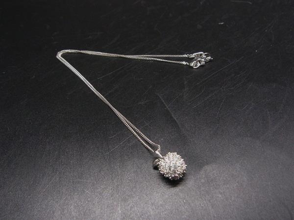 ■美品■ SWAROVSKI スワロフスキー クリスタル リンゴ ネックレス ペンダント アクセサリー レディース シルバー系 DM8758