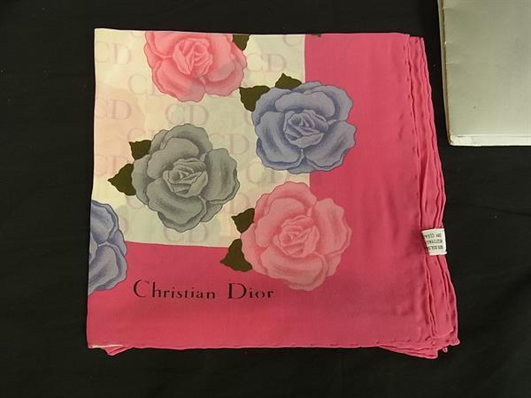 ■新品同様■ ChristianDior ディオール シルク100% ローズ 大判 スカーフ ストール ショール レディース ピンク系 HA4896