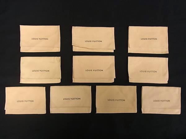 商品情報 ブランド名 LOUIS VUITTON ルイヴィトン 状態ランク SAランク(新品同様)〜Aランク(極美品) ライン カラーベージュ系 素材 コットン100% サイズ W 約13cm H 約8.2cm ポケット 付属品画像内にある...