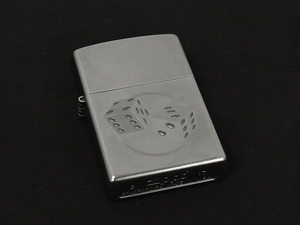 商品情報 ブランド名 ZIPPO ジッポー 状態ランク ABランク(美品) ライン カラーシルバー系 素材 サイズ(cm) W 約3.7cm　H 約5.5cm　D 約1.2cm サイズ(inch) W 約1.46inch　H 約2.17inch　D 約0.47inch ポケット 付属品画像内にあるものが全てになります シリアル及び刻印 状態使用感　擦れ小　汚れ小　くすみ着火未確認　着火保証無し　現状渡し □□□　状態ランクについて　□□□ 【N】　新品 【S】　未使用品（展示品など） 【A】　傷汚れが少なく状態の良い商品 【B】　程よい使用感や多少の傷、汚れはあるが程度良好の商品 【C】　使用感の他、目立つ傷や汚れが見れる商品 【D】　かなり大きな痛みがある難あり商品 ※記載させていただきました状態説明・ランクは、あくまで弊社基準にて判断したものとなります。 その為、個人差による主観の差が生じる場合も御座いますので、あらかじめご了承頂いた上で、ご検討下さいませ。 pleasure（株式会社peace）が販売しています。 出品中の商品につきましては全て正規品(本物）でございます。 （古物許可証第305521507463東京都公安委員会）