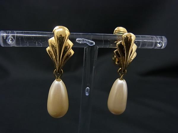 ■美品■ MONET モネ パール クリップ式 イヤリング アクセサリー レディース ゴールド系×アイボリー系 DM9381