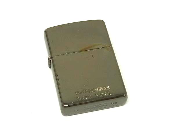 商品情報 ブランド名 ZIPPO ジッポー 状態ランク Bランク ライン カラーシルバー系 素材 サイズ(cm) W 約3.7cm　H 約5.6cm　D 約1.2cm サイズ(inch) W 約1.46inch　H 約2.20inch　D 約0.47inch ポケット 付属品画像内にあるものが全てになります シリアル及び刻印 状態使用感　擦れ　汚れ　くすみ着火未確認　着火保証無し　現状渡し □□□　状態ランクについて　□□□ 【N】　新品 【S】　未使用品（展示品など） 【A】　傷汚れが少なく状態の良い商品 【B】　程よい使用感や多少の傷、汚れはあるが程度良好の商品 【C】　使用感の他、目立つ傷や汚れが見れる商品 【D】　かなり大きな痛みがある難あり商品 ※記載させていただきました状態説明・ランクは、あくまで弊社基準にて判断したものとなります。 その為、個人差による主観の差が生じる場合も御座いますので、あらかじめご了承頂いた上で、ご検討下さいませ。 pleasure（株式会社peace）が販売しています。 出品中の商品につきましては全て正規品(本物）でございます。 （古物許可証第305521507463東京都公安委員会）