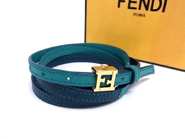 ■新品同様■ FENDI フェンディ レザー ロング 3連 ブレスレット アクセサリー メンズ レディース グリーン系 AP9761