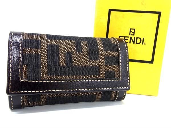 ■新品同様■ FENDI フェンディ ズッカ柄 キャンバス×レザー 6連 キーケース 鍵入れ レディース メンズ ブラウン系 AU7657